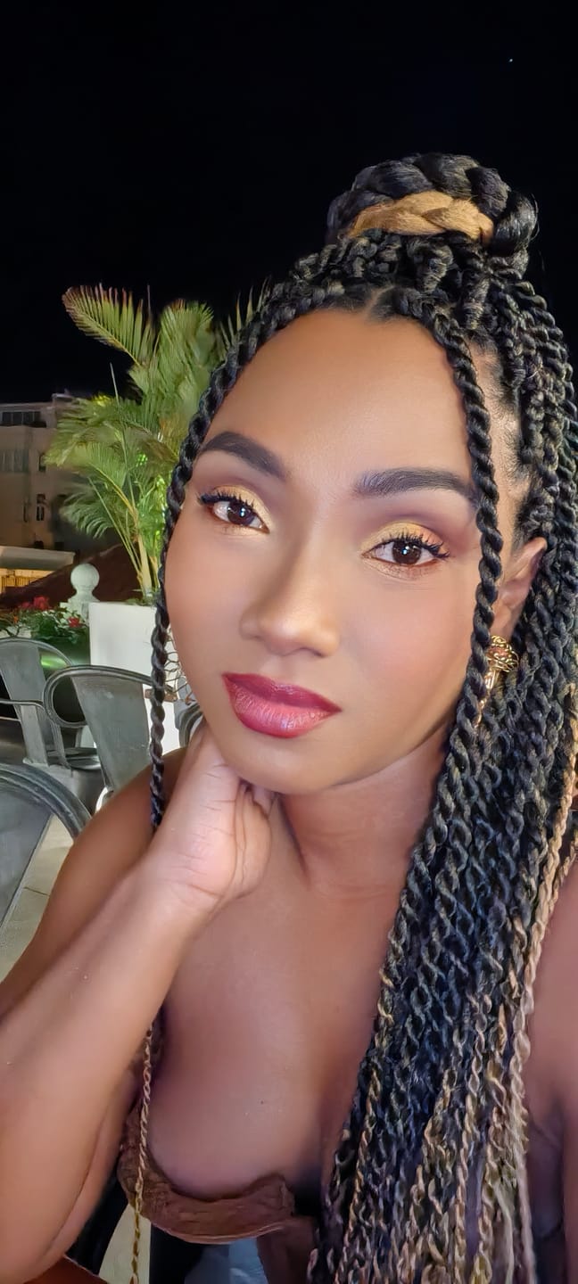Customer photo review of PALETA DE SOMBRAS ROSE 12 TONOS SUBLIME