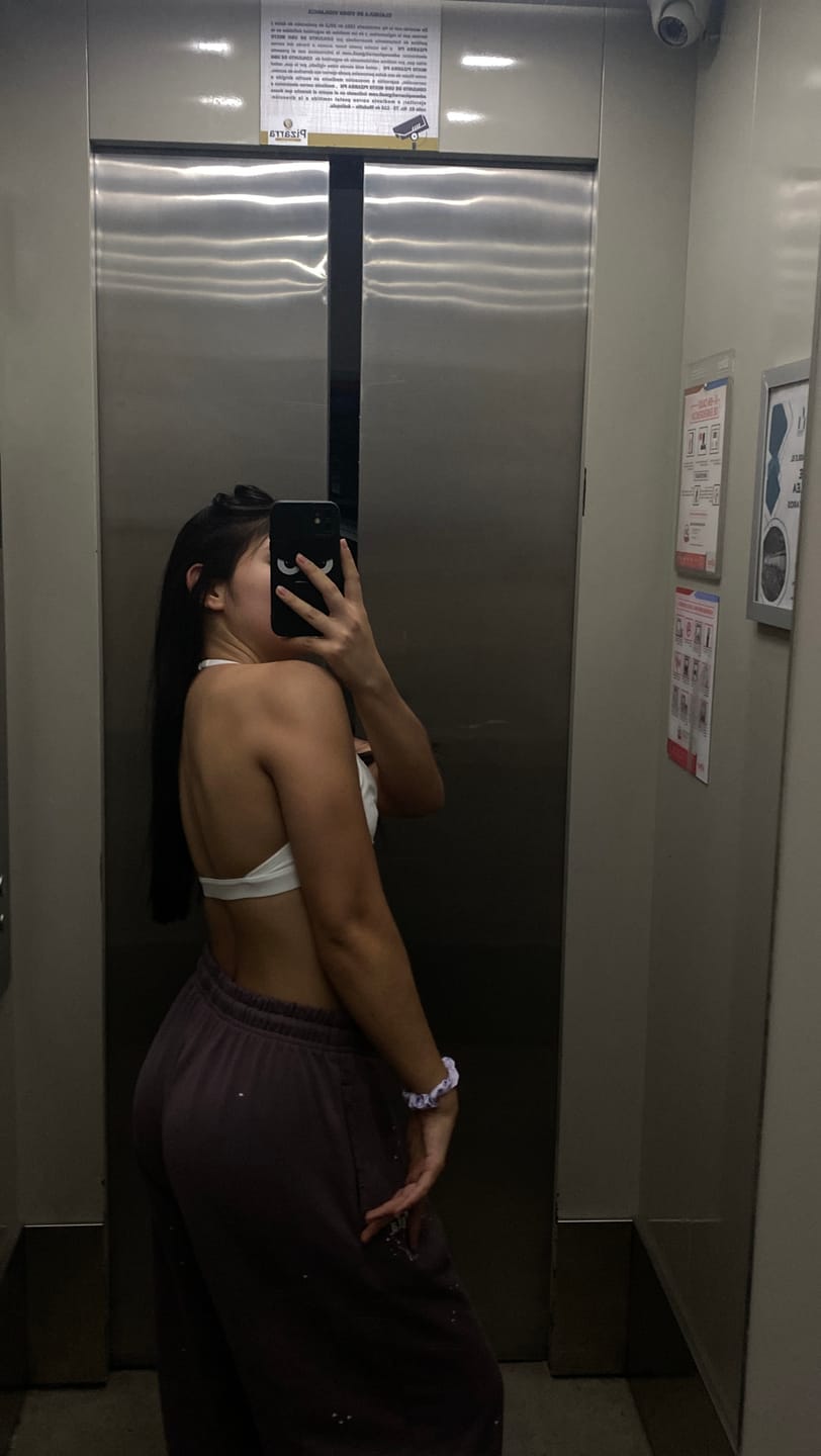 Customer photo review of W335 URBAN V-NECK BRA Fall 24'