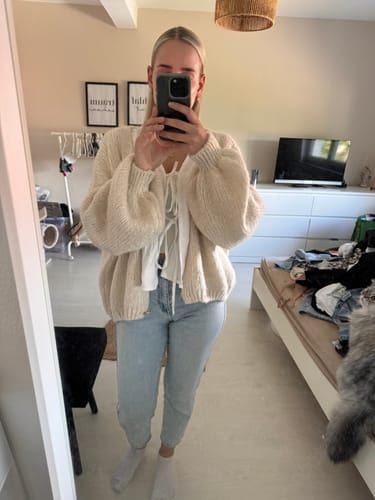 Customer photo review of CozyGlam Oversize V-Cardigan Short