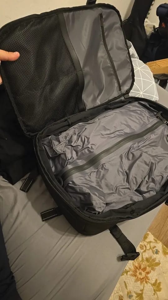 Customer photo review of Kompressions-Rucksack mit Vakuum-Kompression & Laptopfach für jede Reise