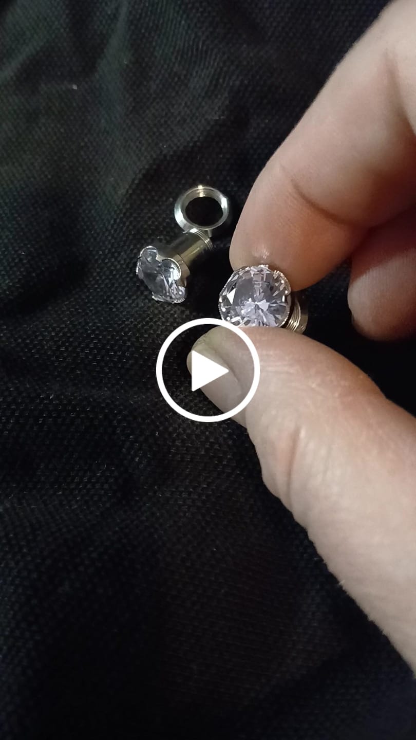 Customer video review of 1 Pair Luxury Zircon Ear Plugs Gauges Screw Flesh Plugs Ear Expander