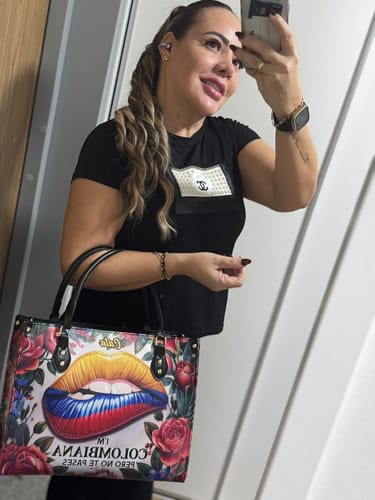 Customer photo review of I'm Colombiana Pero No Te Pases - Personalized Leather Handbag COL04