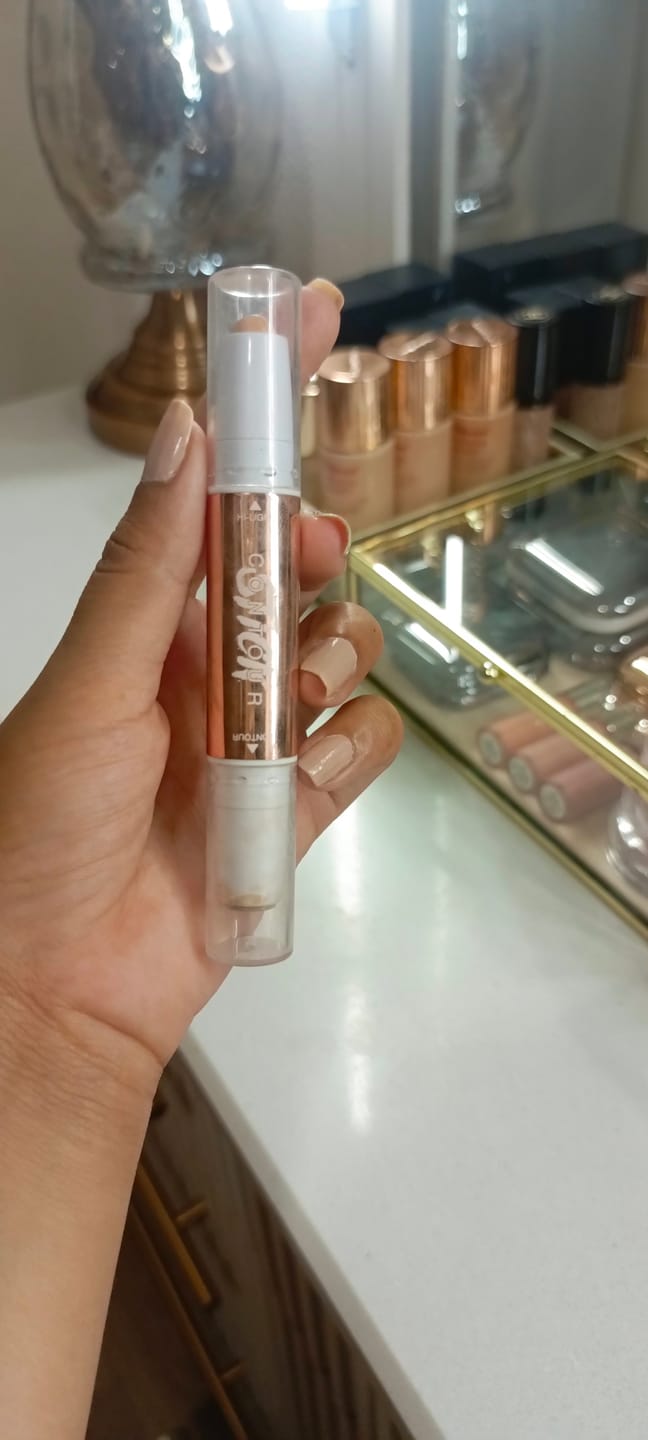 Customer photo review of O.TWO.O GLOW LIFT LIGHT SHADOW CONTOUR STICK
