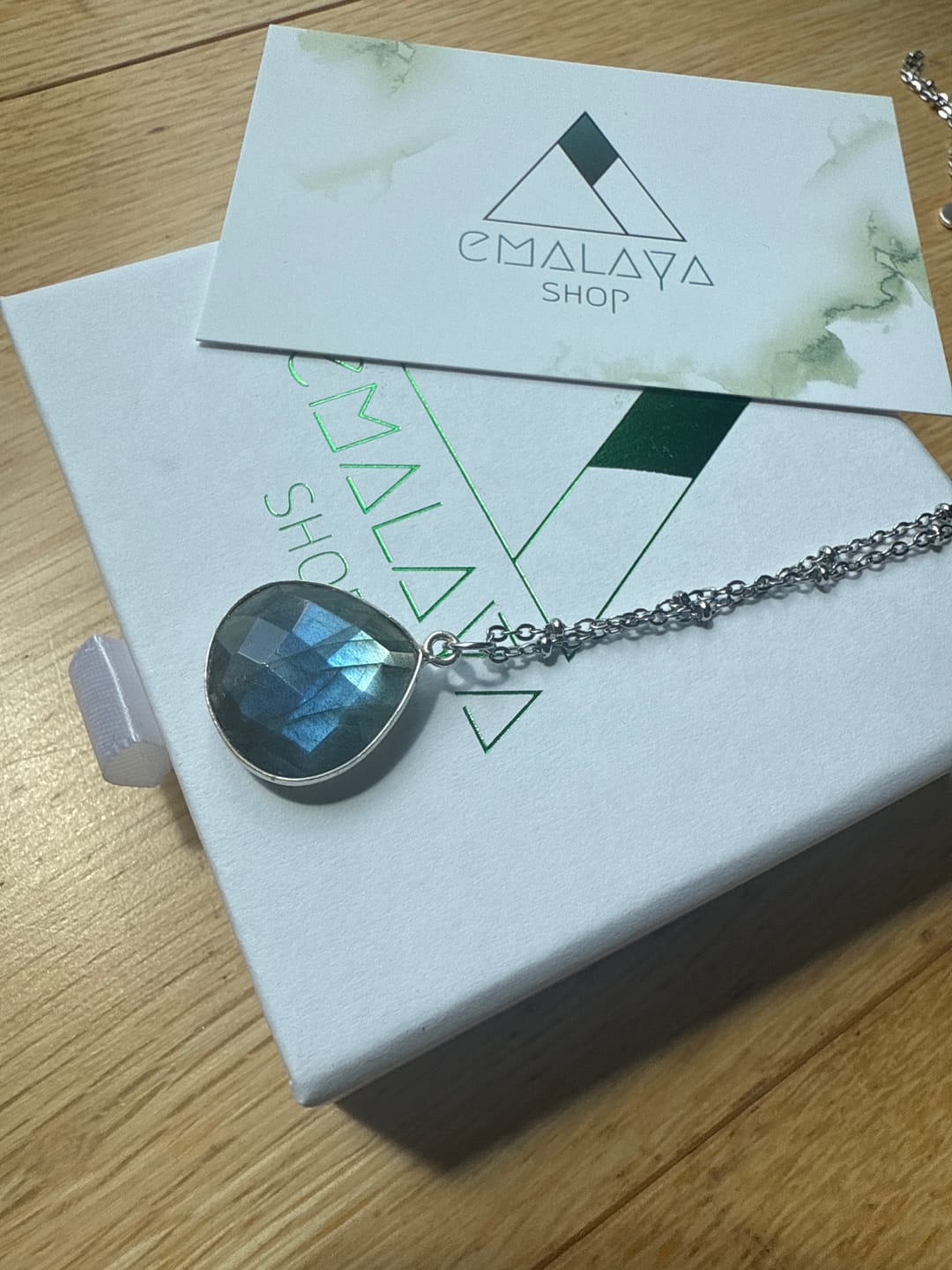 Customer photo review of Collier "Némésis" en Labradorite
