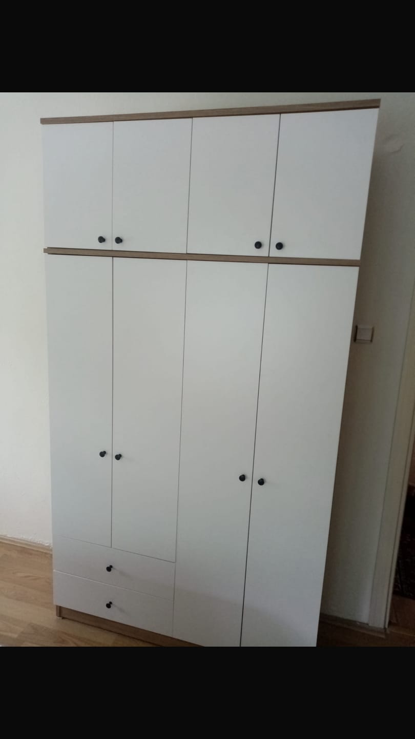 Customer photo review of Rani BA121 Geniş Gardırop Elbise Dolabı 8 Kapaklı 2 Çekmeceli 1 Raflı 2 Askılı Sepet Ceviz - Beyaz