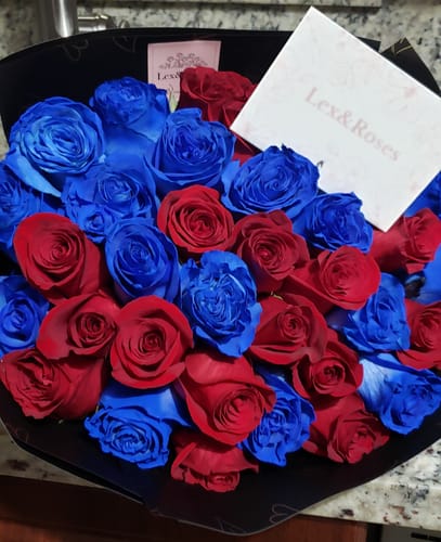 Customer photo review of Cappuccino & Red Rose Bouquet