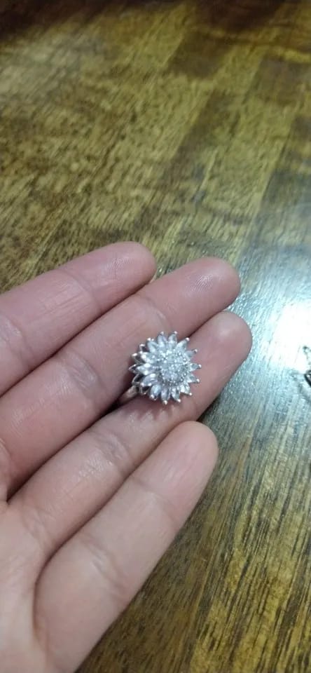 Customer photo review of Flower Spinner Ring