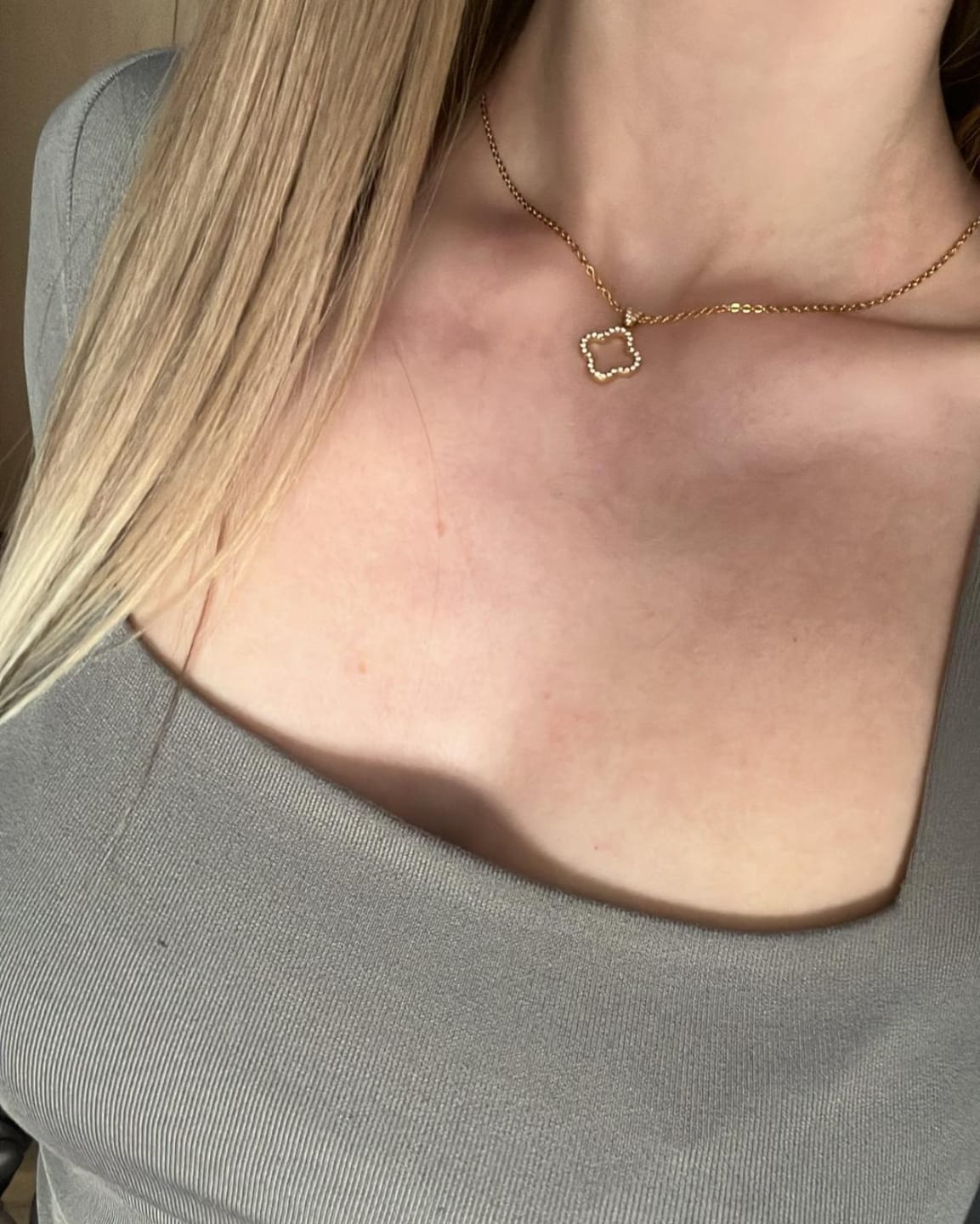 Customer photo review of Bright Clover Kette | 18K vergoldet