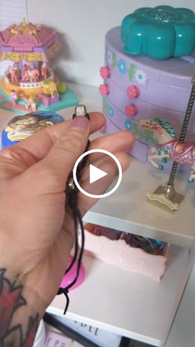 Customer video review of HAND CRUNCHY Caterpillar Fidget by Kaiko
