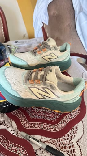 Customer photo review of New Balance Fresh Foam Hierro V9 Mujer Black Timberwolf