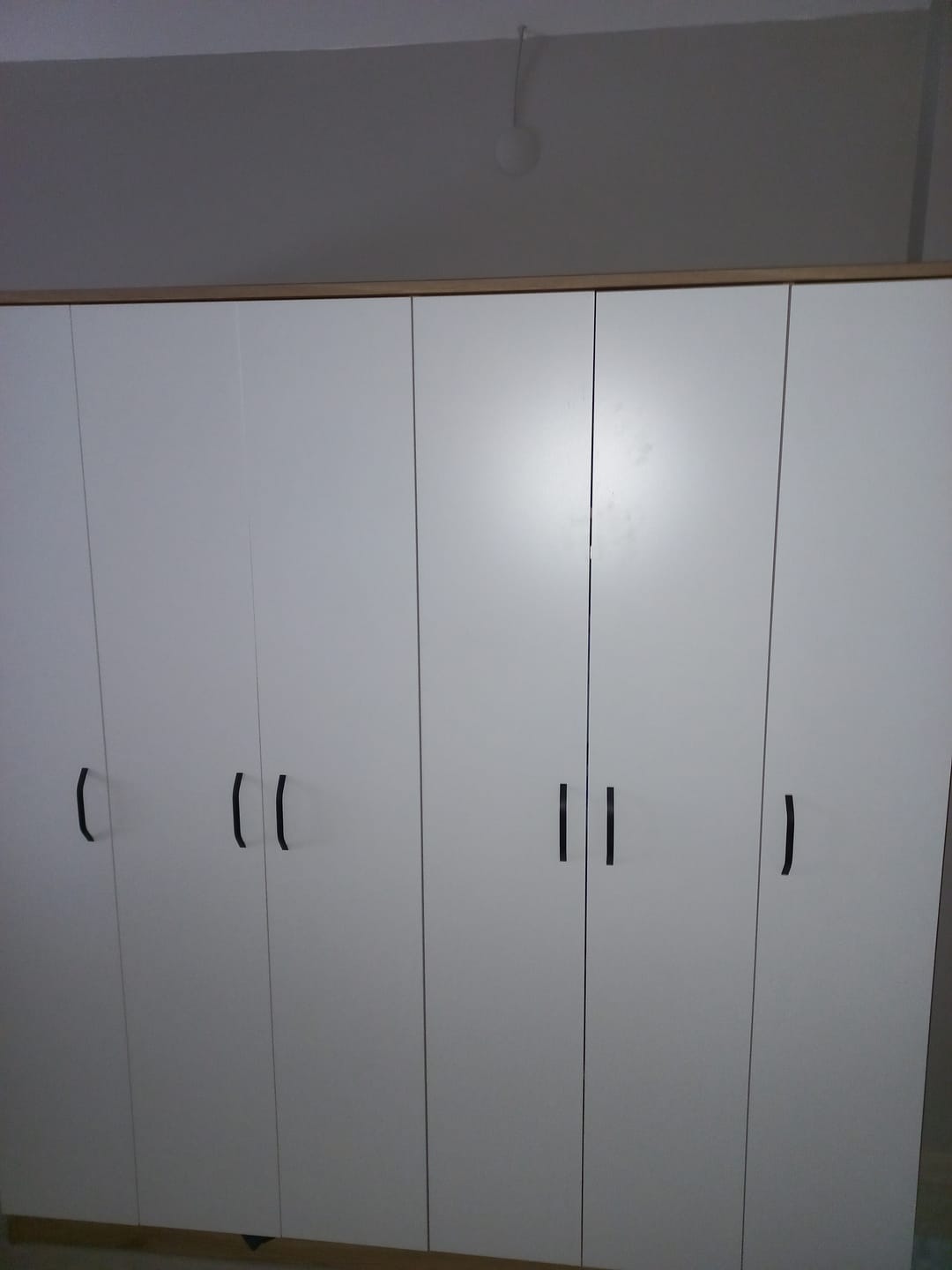 Customer photo review of Rani BA114 Geniş Gardırop Elbise Dolabı 6 Kapaklı 16 Raflı 2 Askılı Sepet Ceviz - Beyaz