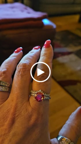 Customer video review of 【#1】925 Sterling Silver Moissanite Rings