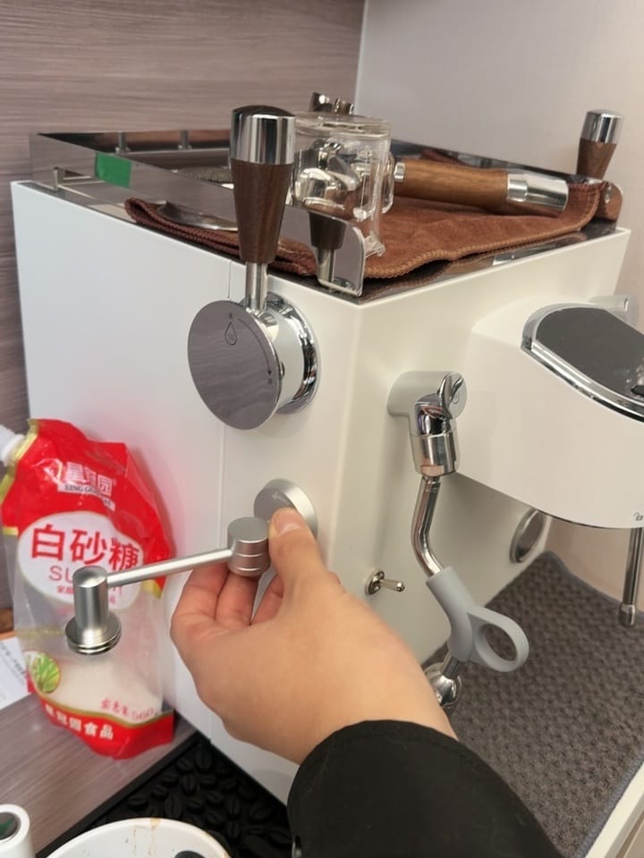 Customer photo review of Multi-Function Magnetic Puck Screen Holder
