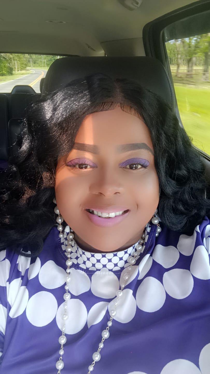 Customer photo review of Sensationnel Curls Kinks & Co Glueless Textured HD Lace Front Wig - Y-PART KINKY WAND CURL 20" - Kinky Edges