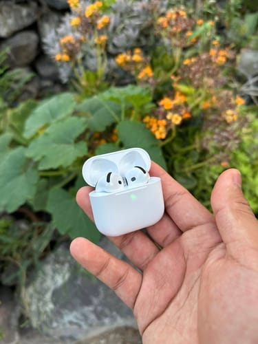 Customer photo review of Airpods 4ta Generacion