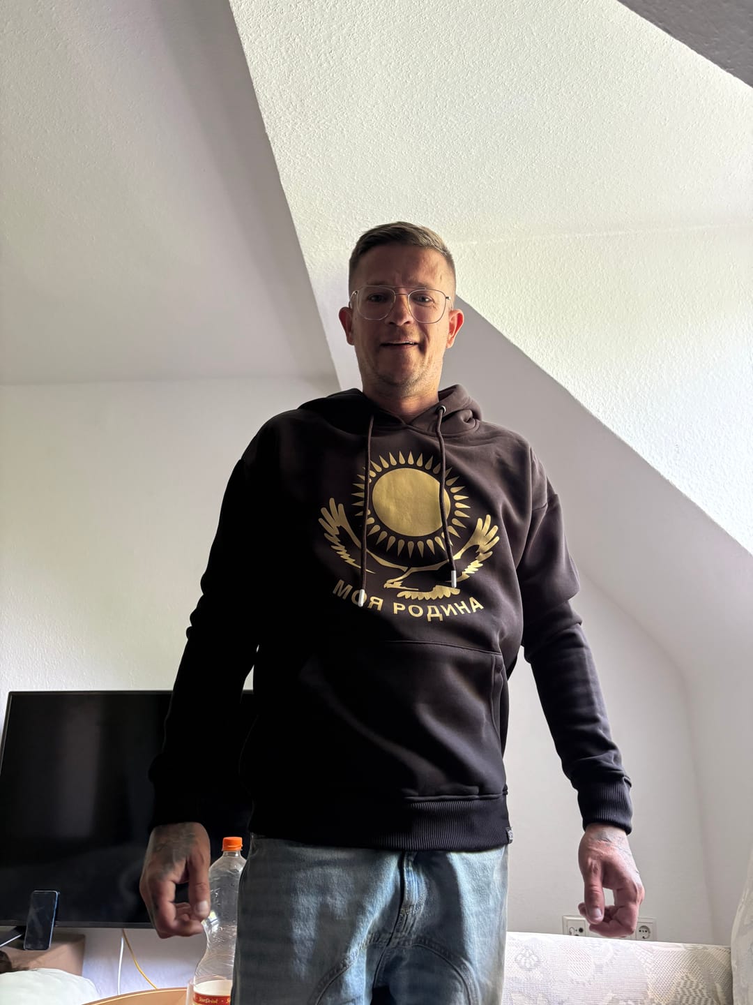 Customer photo review of Lifestyle Herren Hoodie schwarz mit Stickerei by SAEBIS®