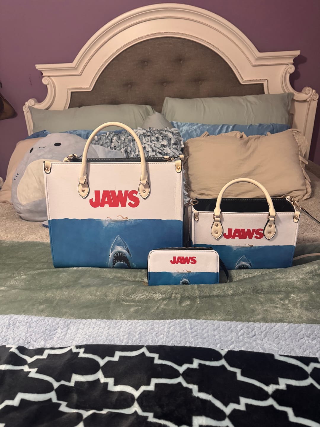 Customer photo review of Quint's Shark Fishing Jaws Retro - Leather Handbag