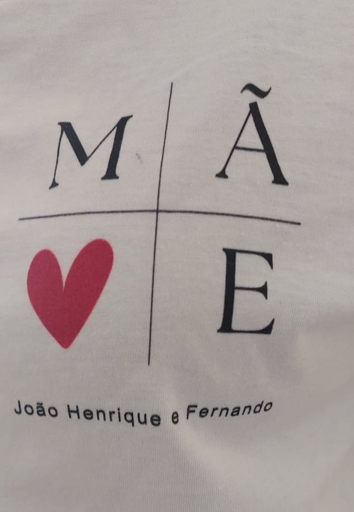 Customer photo review of Camiseta Personalizada MÃE MINIMALISTA - BRANCA - Algodão 100%