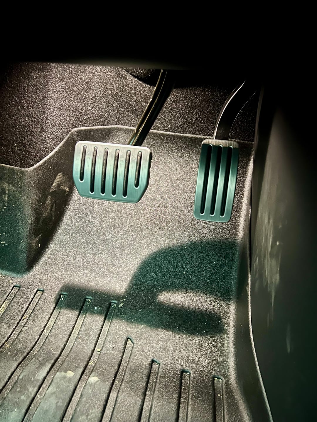 Customer photo review of Self-flip Lock Aluminum Performance Foot Pedal Set for Tesla Model 3/Y