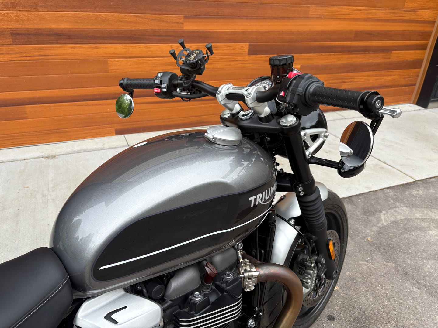 Customer photo review of Triumph Bar End Finishers & Mirror Kits - 7/8” Handlebar Triumph Models