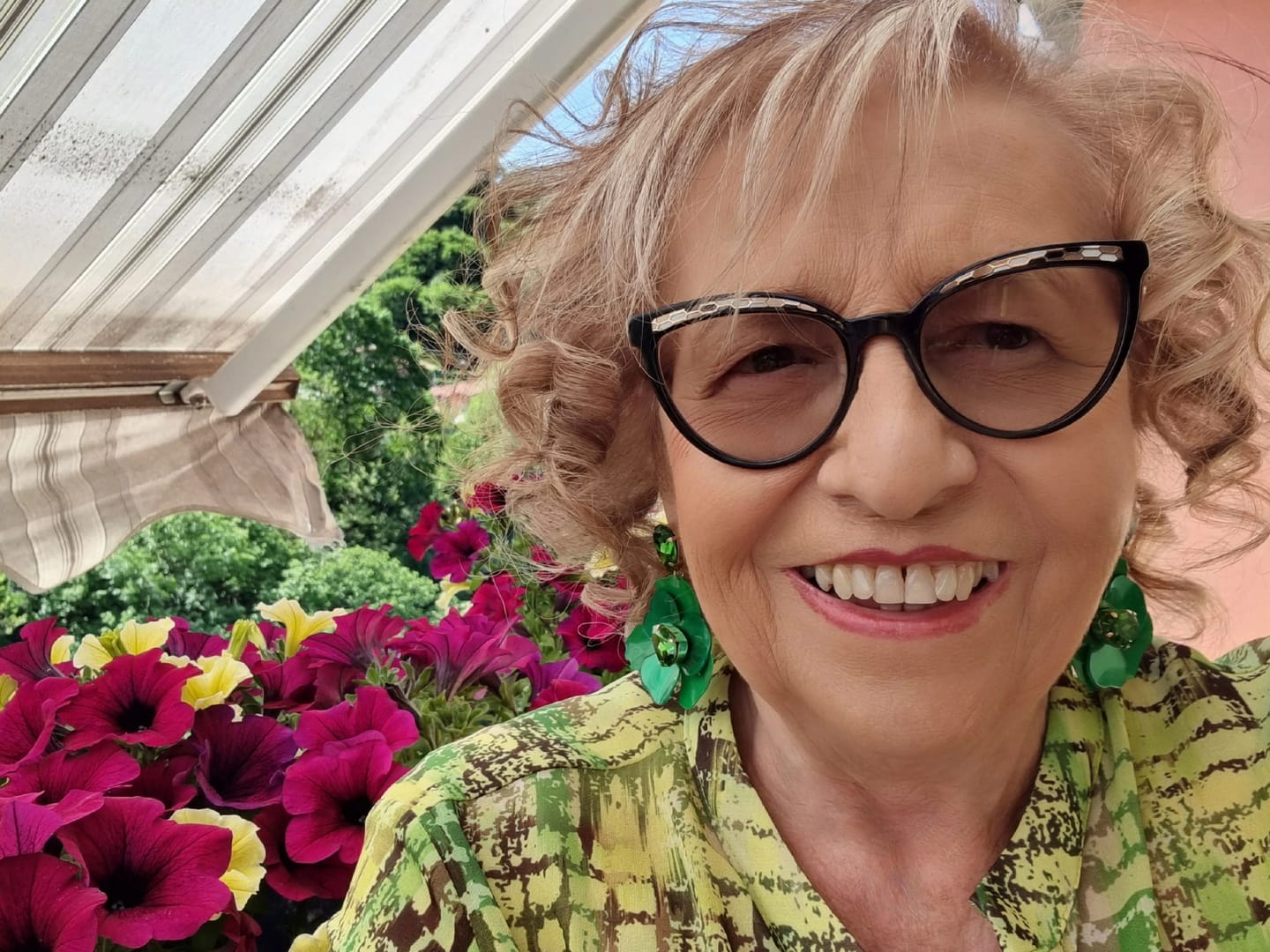 Customer photo review of Orecchini Fiore di Malva - Verde Giada Pendenti