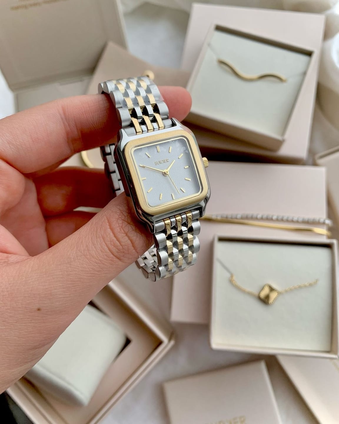 Customer photo review of Macy Silver White