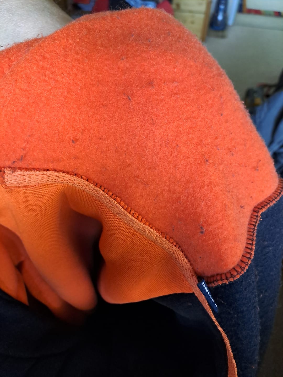 Customer photo review of Moin X Schwarz/Orange (Stick) · Unisex Bio Schalkragen Hoodie