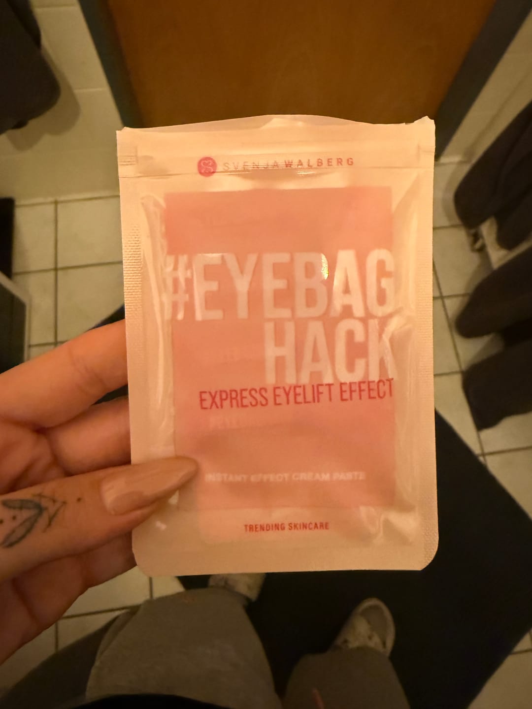 Customer photo review of EYEBAGHACK -  Express Eyelift Effect