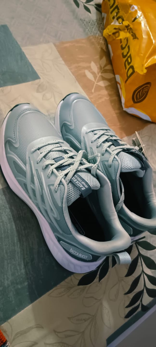 Customer photo review of Bacca Bucci HELIX Men's Low-Top Casual Athleisure Shoes