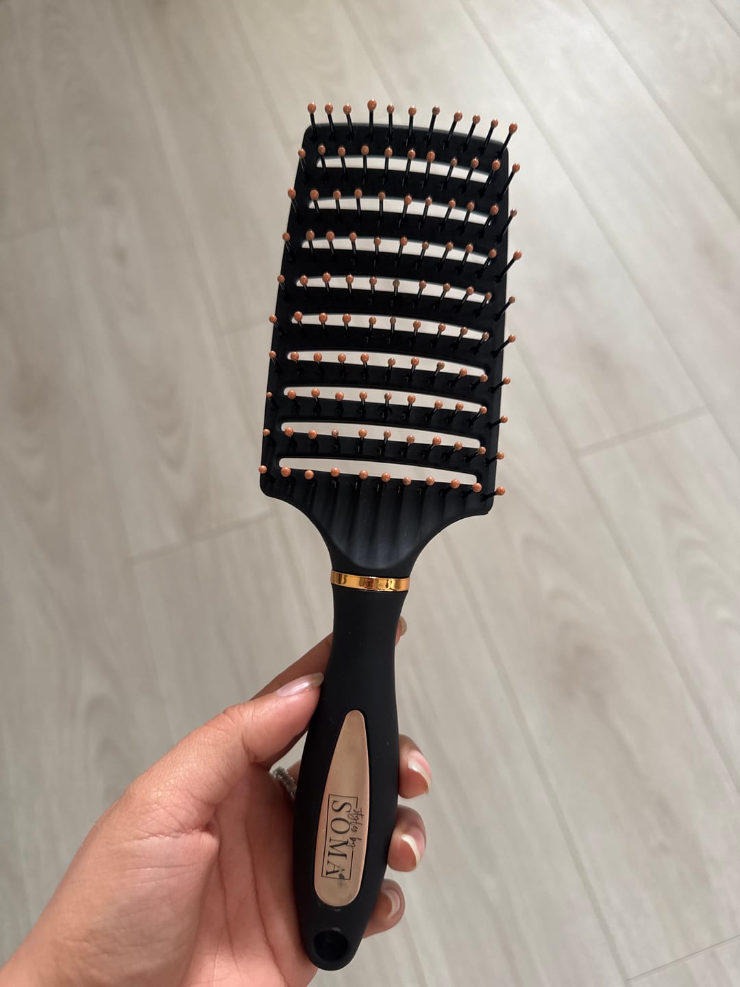 Customer photo review of Deluxe Detangle Brush
