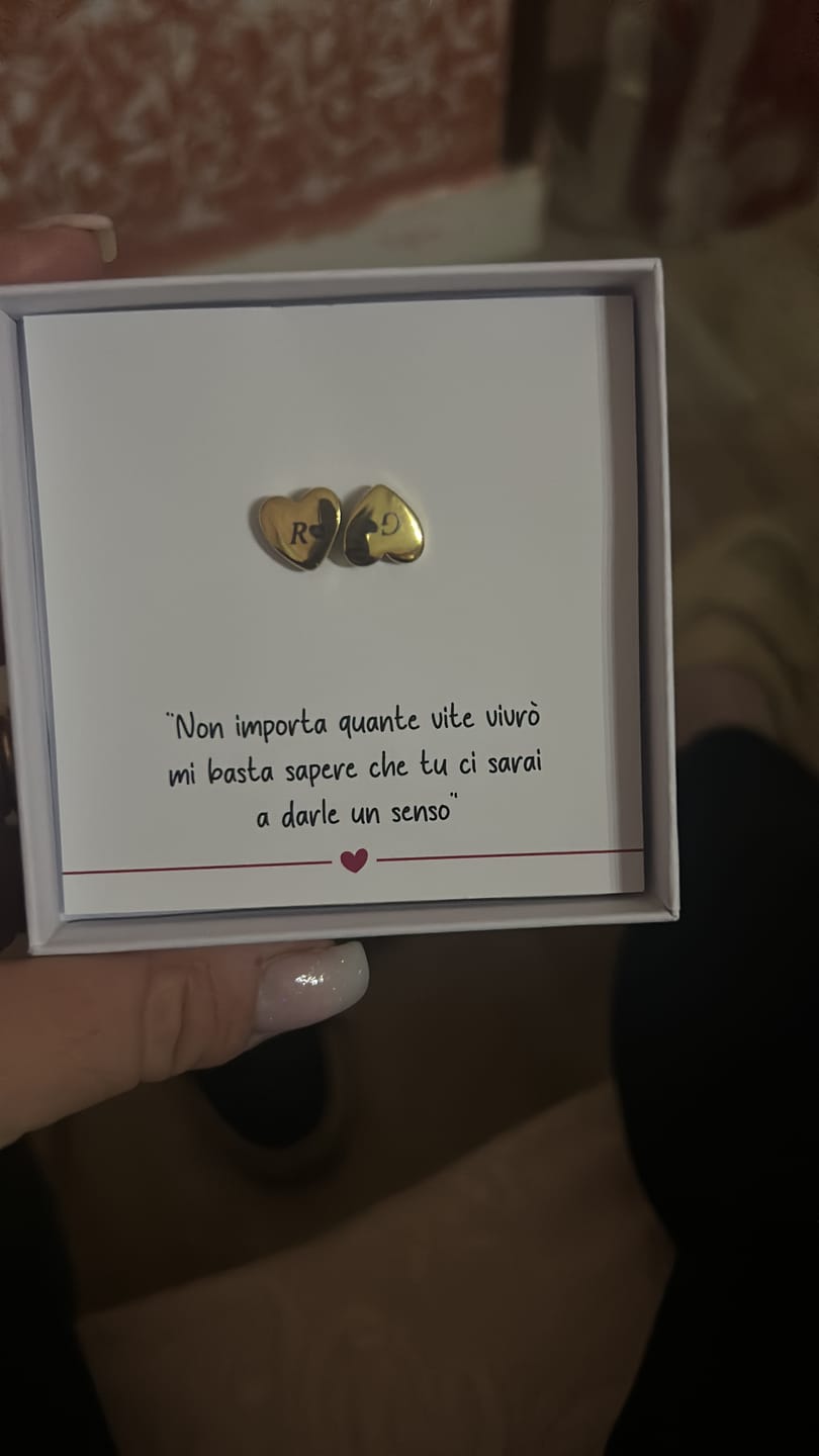 Customer photo review of My Hearts ✦ Anello Doppio Cuore con Incisioni