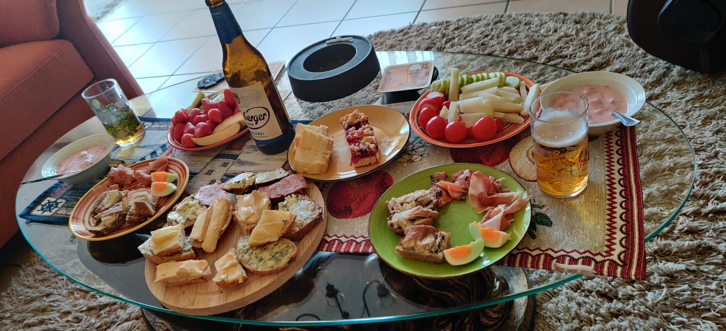 Customer photo review of Cookinglife Serviesset Rhythm & Lines 18-delig / 6 personen - 6 dinerborden, 6 ontbijtborden en 6 diepe borden