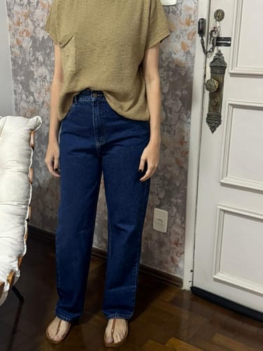 Laura D. review of Calça Jeans Reta Araçá Azul Escuro image 1 out of 3