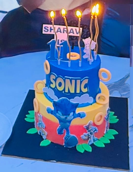 Customer photo review of Super Sonic Tier Cake