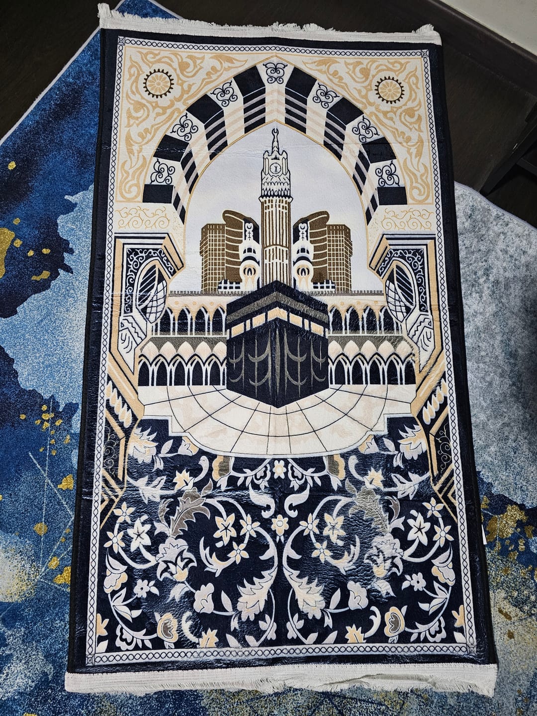 Customer photo review of Floral Kaaba  Padded Prayer Mat