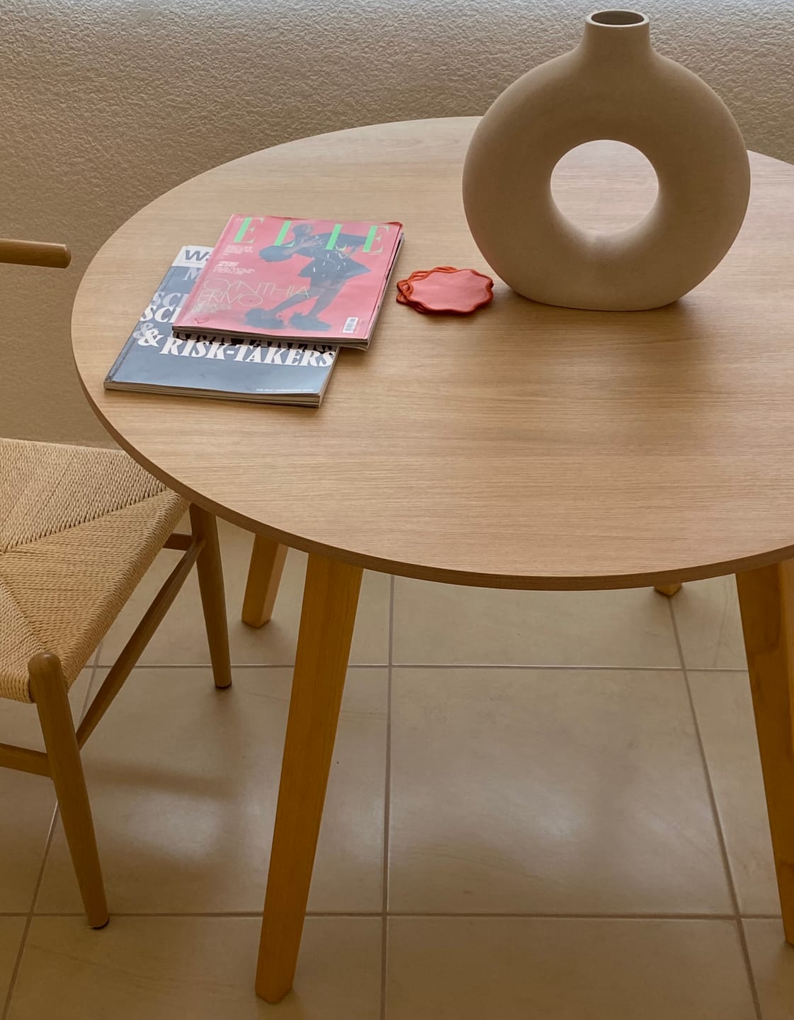 Customer photo review of Mesa de Comedor Contempo Circular 1m