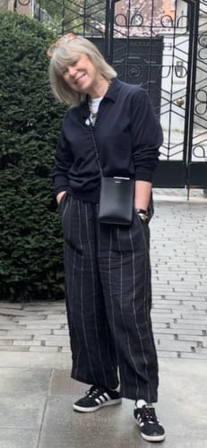 Customer photo review of Men's Deep Navy Blue Cashmere V Neck Jumper Medium