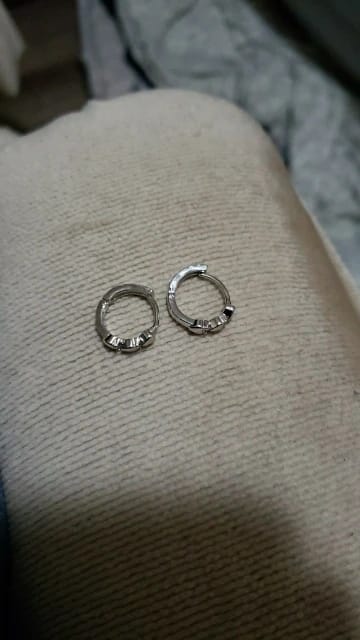 Customer photo review of HEALTH EARRINGS - magnetic therapy earrings