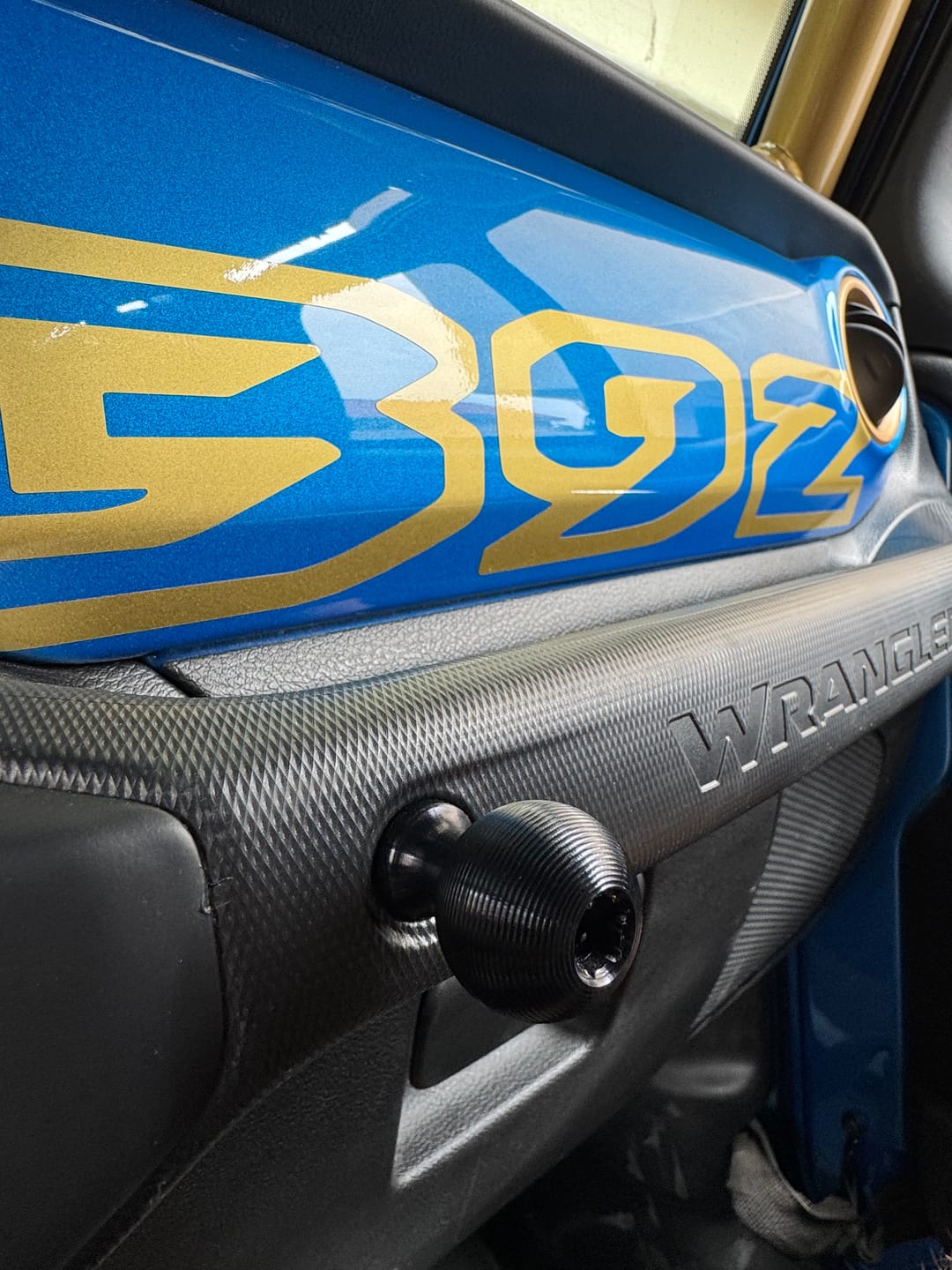 Customer photo review of JL/JLU Grab Bar Ball Mount