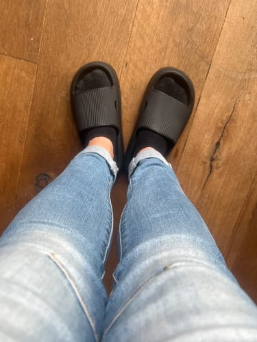 Customer photo review of HappyFlops