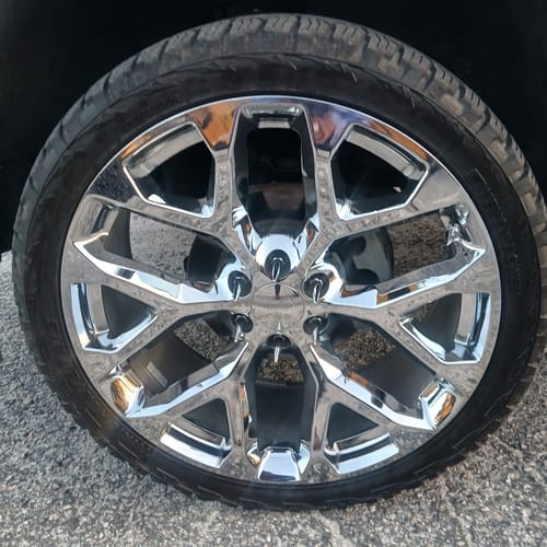 Customer photo review of 14x1.5 32pcs+1 key Chrome Spike Lug Nuts Closed End Bulge Acorn For Chevy Ford