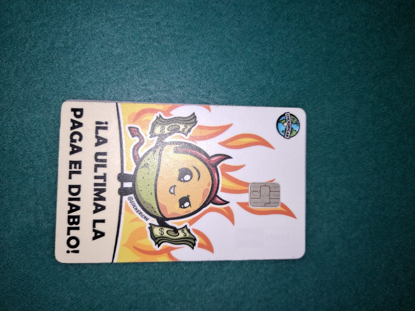 Customer photo review of La Última La Paga el Diablo - Sticker para Tarjeta de Crédito