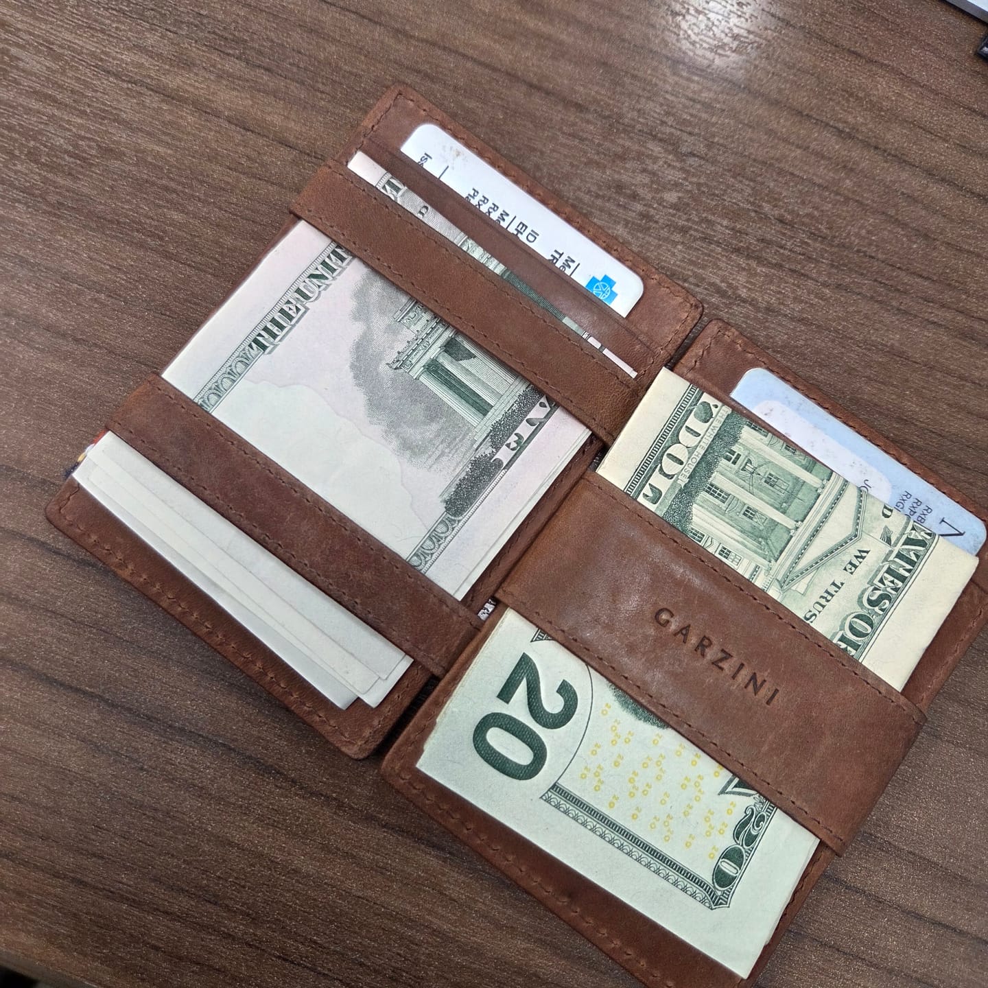 Customer photo review of Magic Wallet - 10 Cards