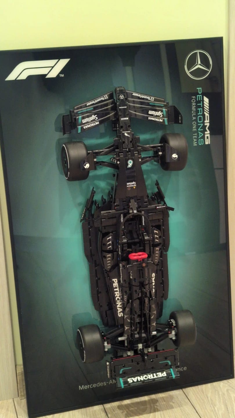 Customer photo review of LED Wall Display Frame for LEGO® Technic McLaren F1 42141 Showcase