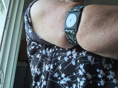 Customer photo review of Freestyle Libre 2 Armband in a Tin Box with 5 stickers - Dia-Style Special Edition DARK COLORS