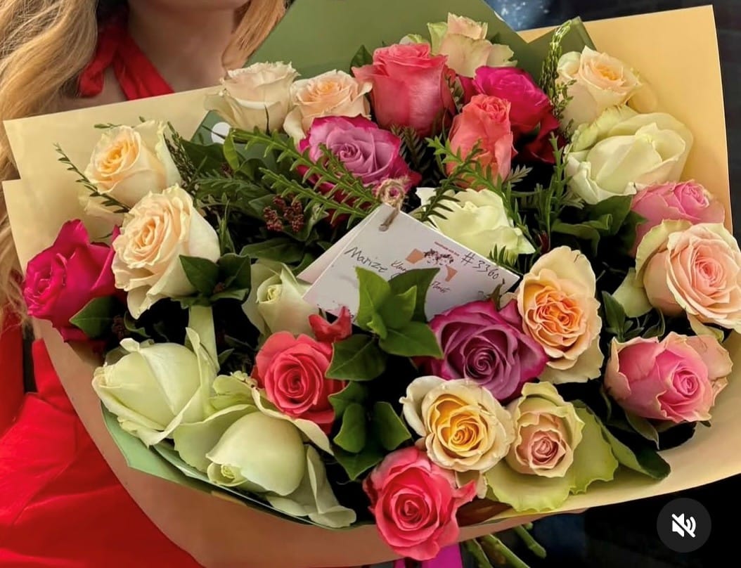Customer photo review of Sweetheart Rose Bouquet