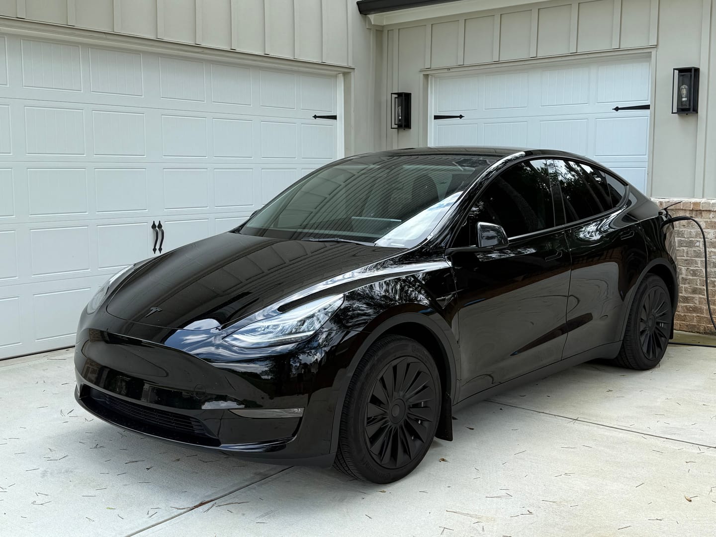 Customer photo review of TESPLUS 19'' Photon Style Wheel Cover for Model Y