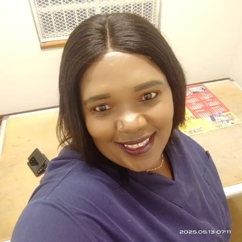 Ntombosindiso Cecilia M. review of 2 for 1 Wig Special - Jordyn 16" & Olivia 8" image 1 out of 1