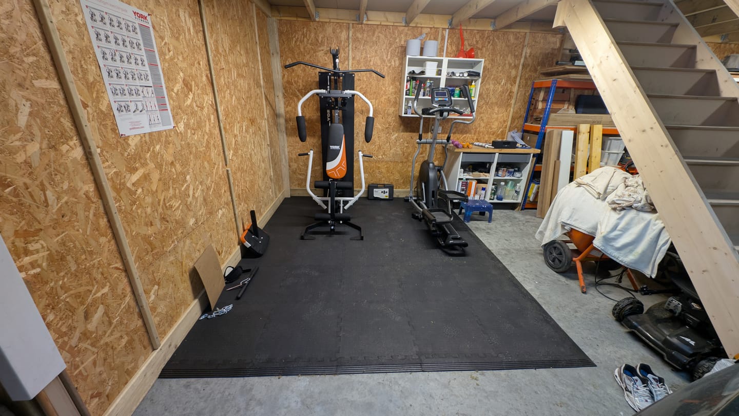 Customer photo review of 16mm Rubber Gym Floor Tiles - Durable, Non Slip Flooring for Home & Commercial Gyms