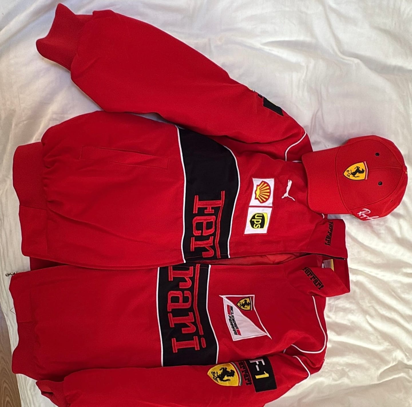 Customer photo review of Retro Jacket Racing F1 FERRAR1 Vintage Red